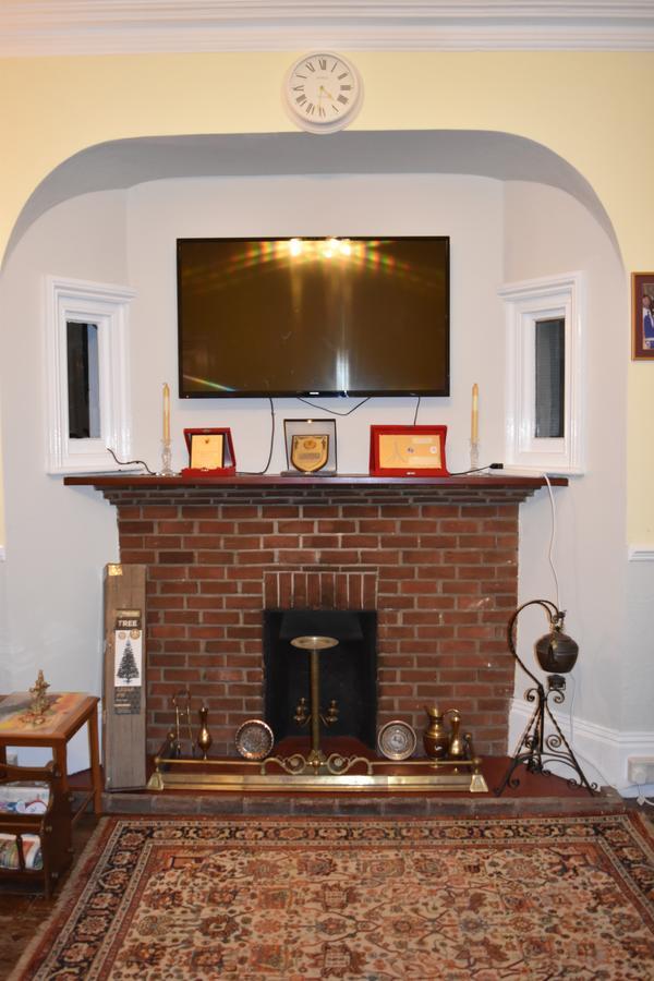 Gatwick Castle B&B Horley Kültér fotó